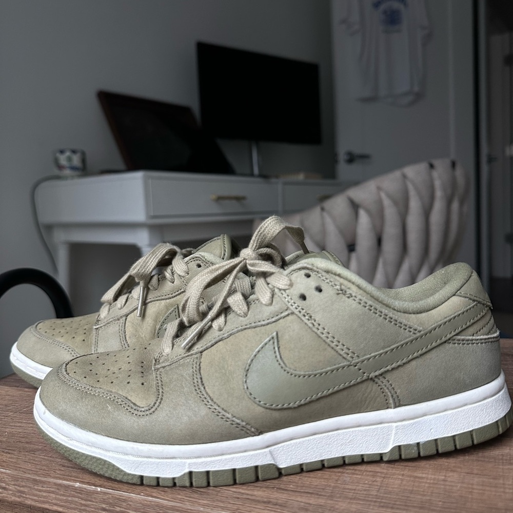 Nike Sage Green Sneakers with White Sole